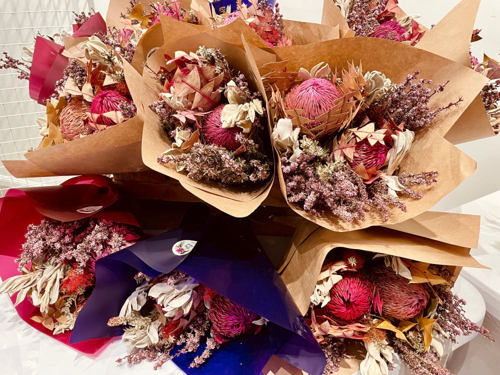 Presevered dyed Blooms